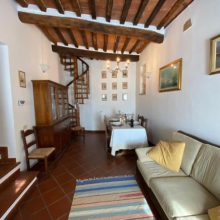 L'Angolodipetroio Apartment Luaran gambar